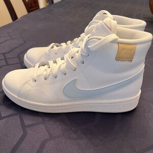 Nike women’s Court Royal 2 Mid sneaker sz 7